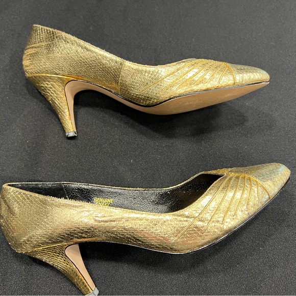 Vintage snakeskin gold heels 5 1/2 M - Picture 1 of 7
